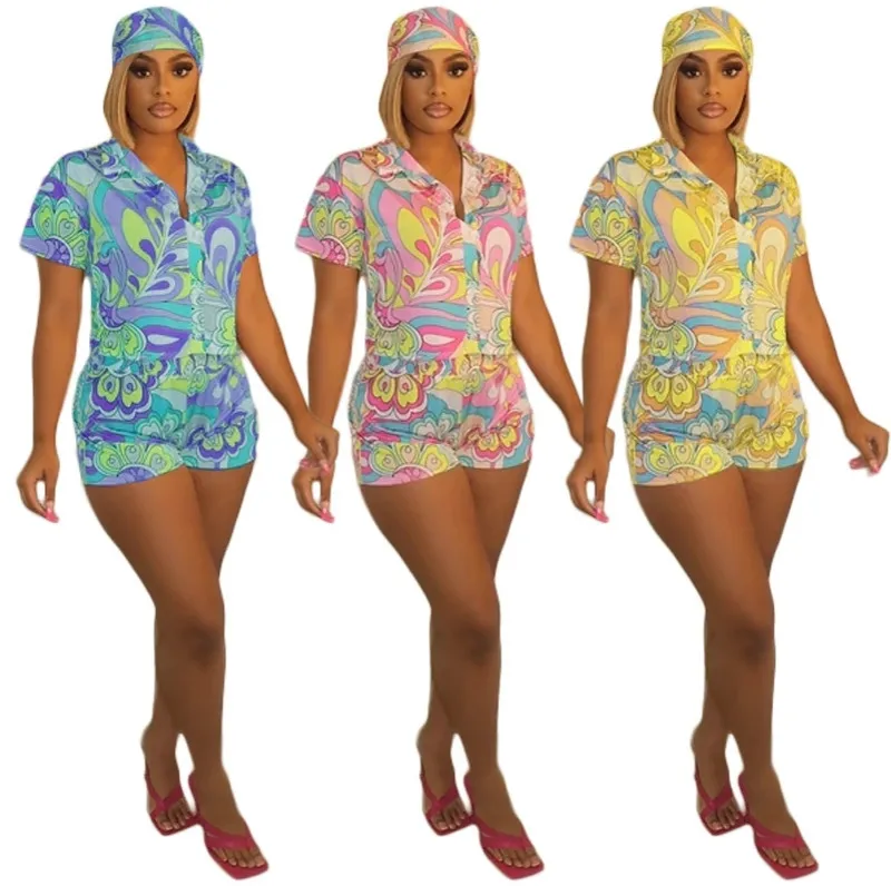 Fatos de treino femininos Conjuntos de três peças Fashion Personalizado Multicolor Printing Shorts Shirt Outfits including Headscarf