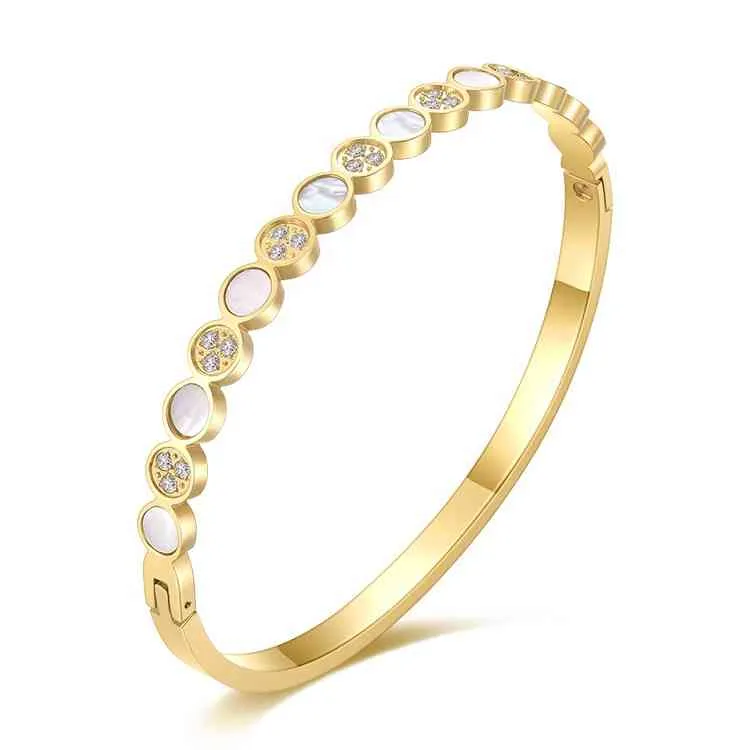 Latt High Quality 18K Gold Plated Stainls Steel Jewelry Cubic Zirconia Round Shell Bracelet B212245