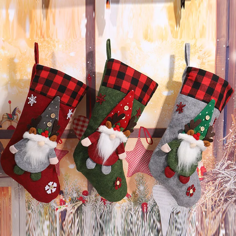 Costilería de árbol de Navidad Boba 3D Decoración de bolsas sin rostro Xmas colgantes Bosque de colgantes Decoración de regalos blancos rojos Bolsas de dulces C30629