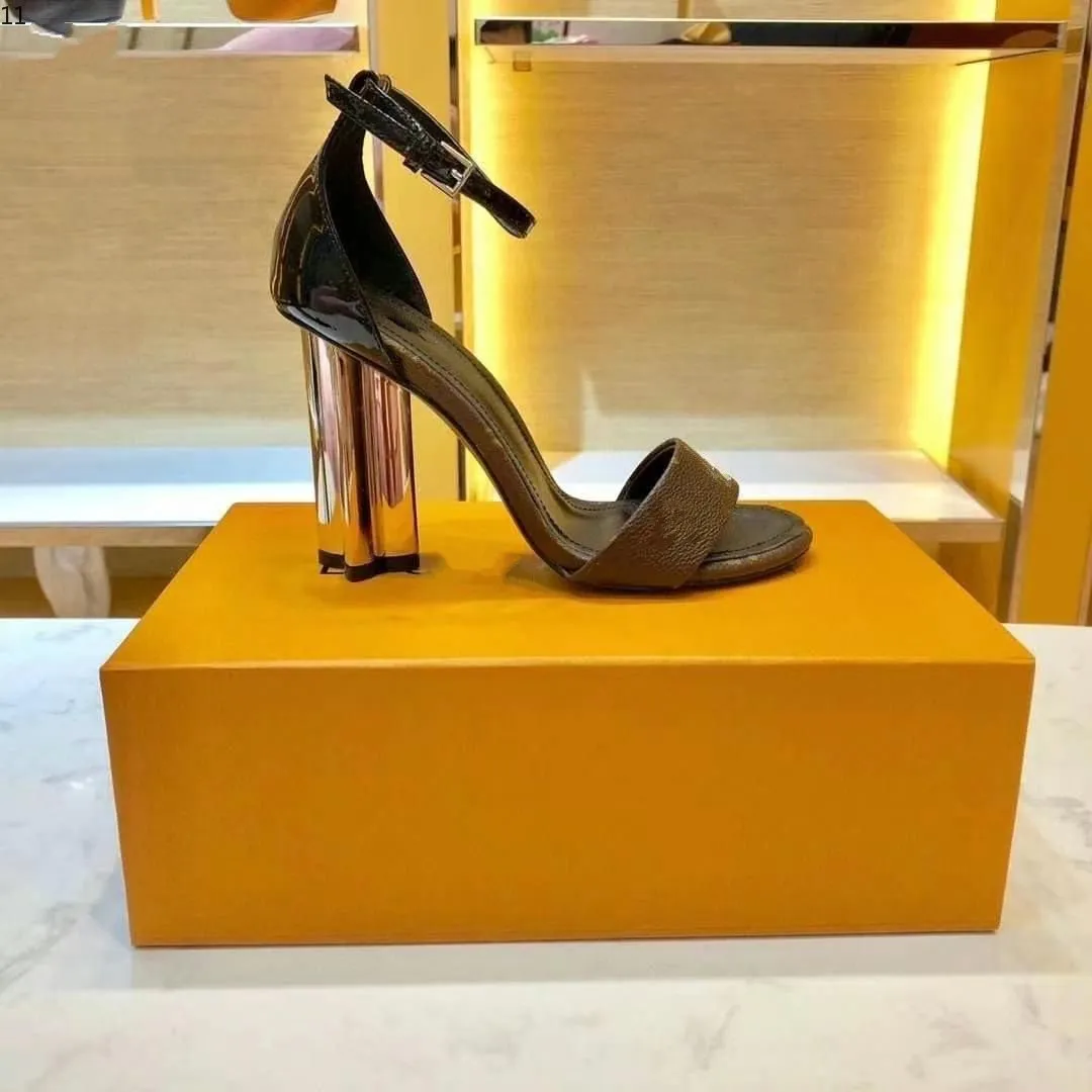 Fashion Classic Sandals Butte Metal Leather Beach Designer Deluxe Women Shoes Big Size35-41 MKJ145