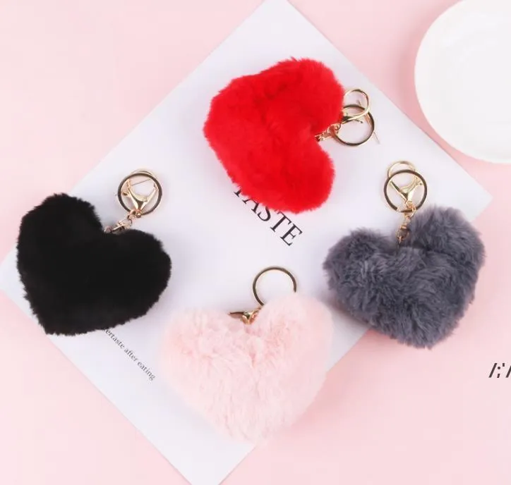 Party Favor Fashion Love Plush Pendant Heart Nyckel Kedja Keychain Söt fylld Plyschbil Tillbehör Bag Ball Toy Presenter