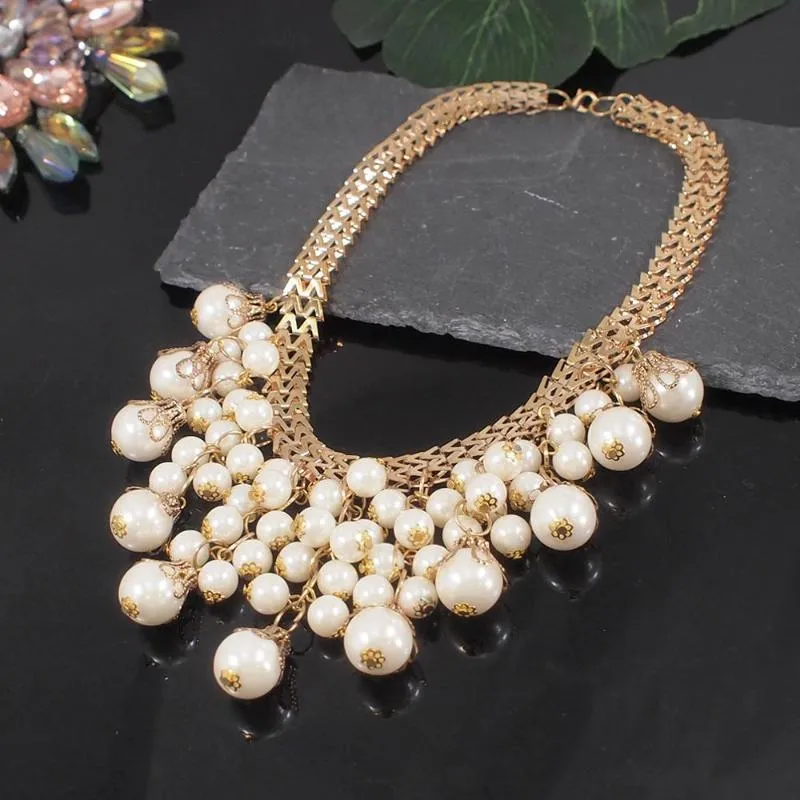 Chokers Multilayers imitación de perlas Cabecillas de gargantilla Declaración de mujeres Collar de moda Joya Collierchokers