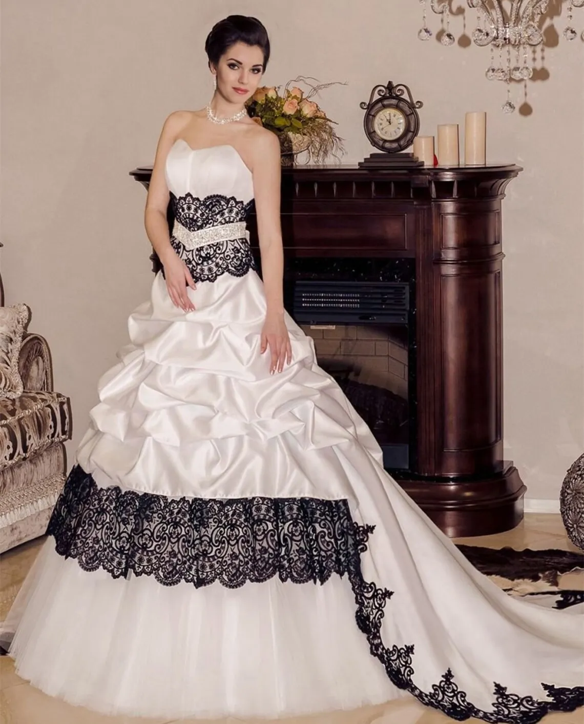 Abito da ballo gotico in bianco e nero Abiti da sposa Abito da sposa lungo senza spalline senza maniche Gonna arricciata Abiti da sposa con corsetto vintage 2022 Abiti da sposa in pizzo e raso