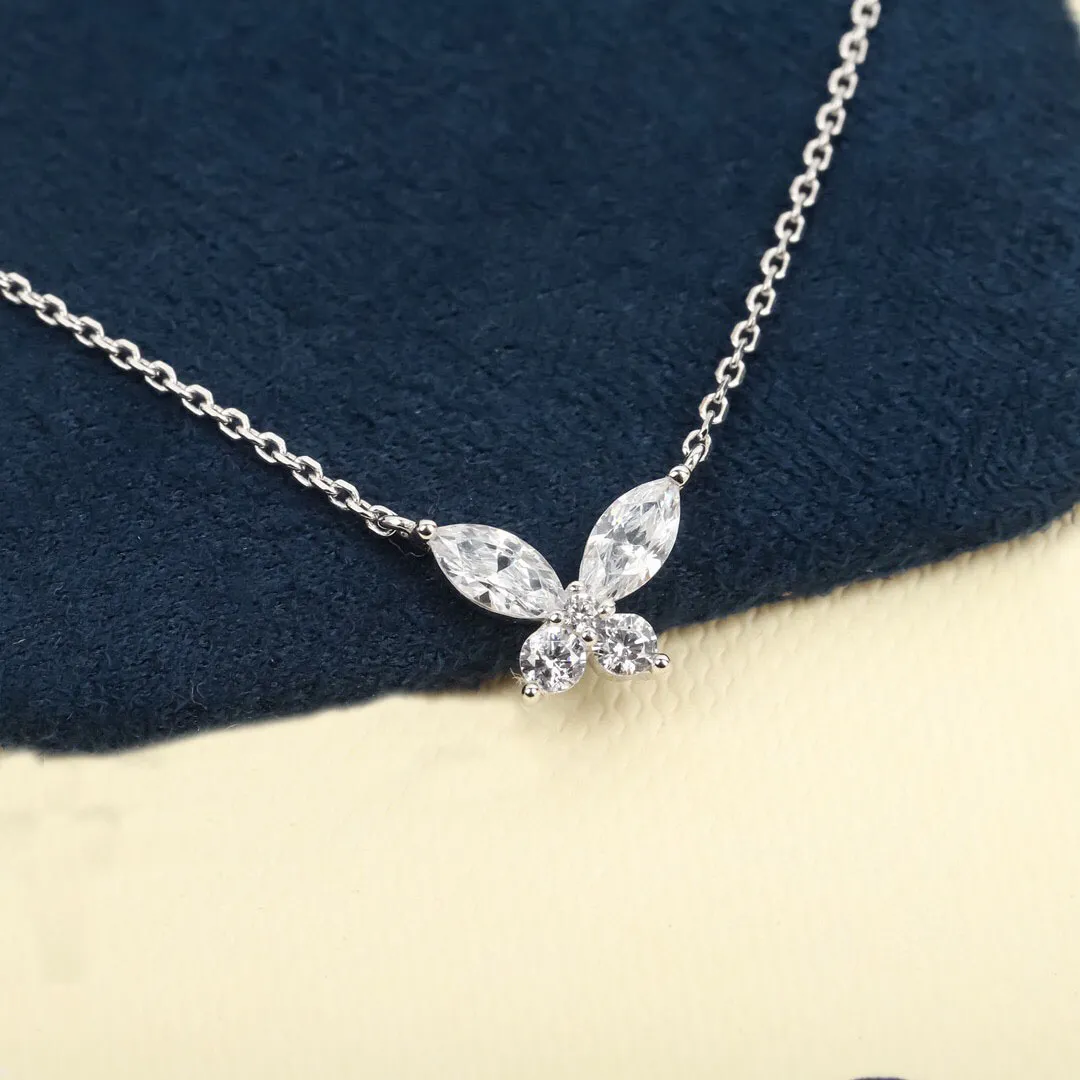 2022 여성용 웨딩 주얼리 선물을위한 다이아몬드와 함께하는 최고 품질의 Sier Charm 펜던트 나비 모양 스탬프 ps4061a l