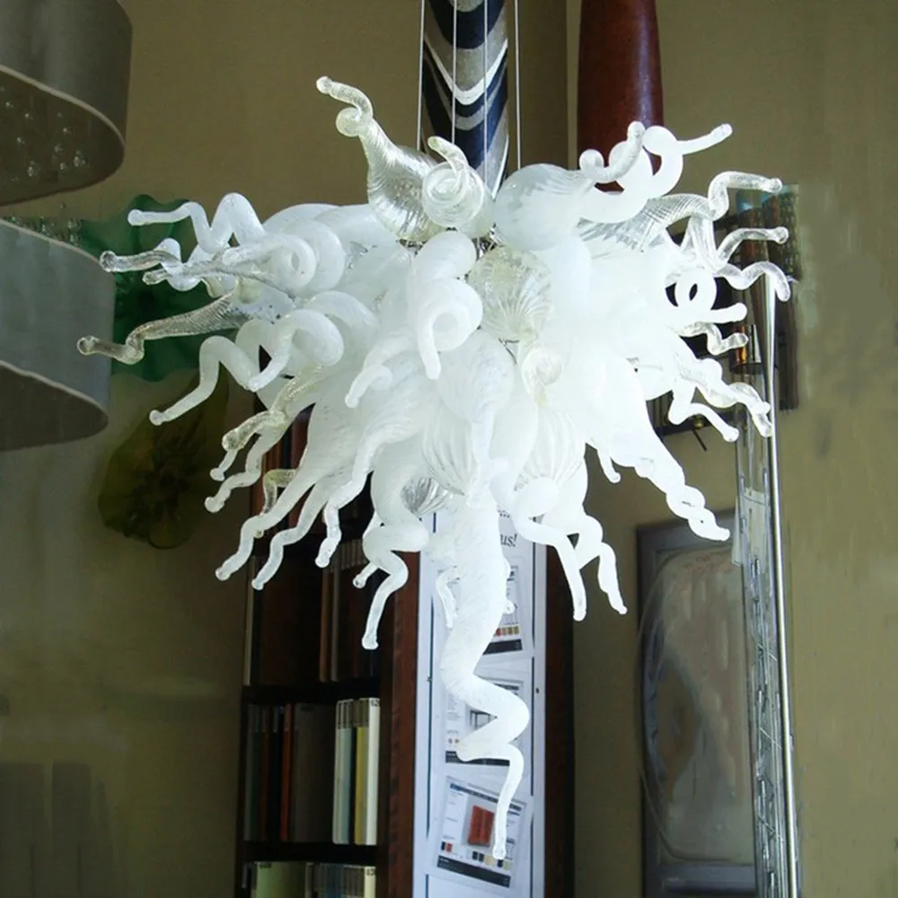مصباح قلادة تقليدي يدويًا من الزجاج الأبيض الثريا الحديثة الإبداعية مطعم قلادة لبيع الملابس متجر زهور 24 بوصة