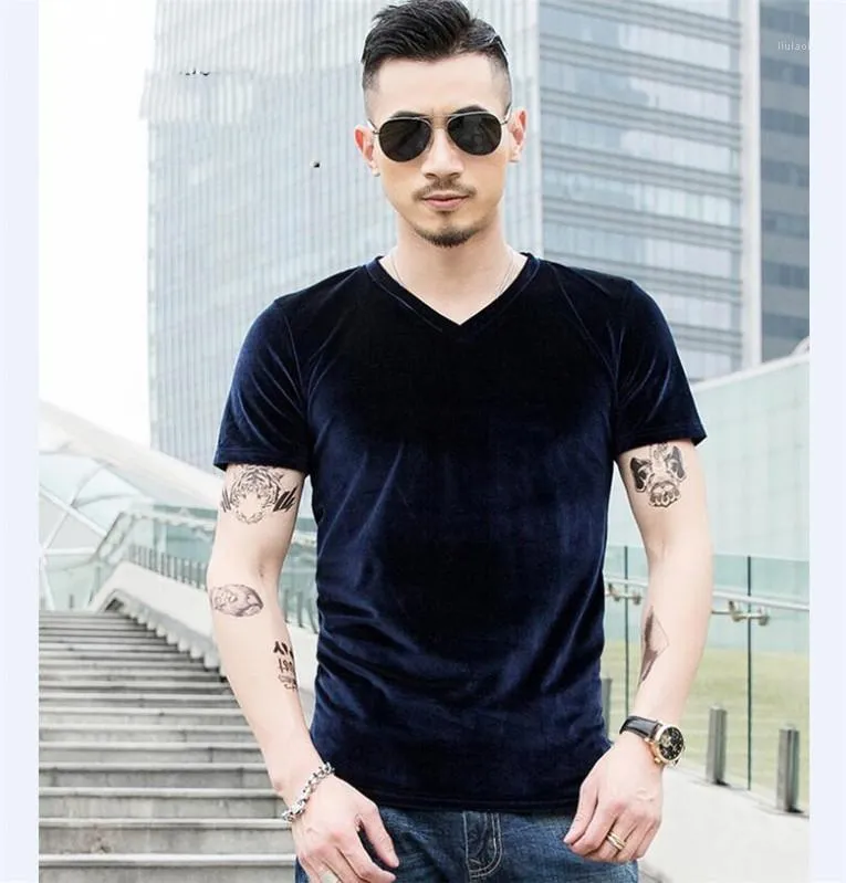 プラスサイズベロアブラウス2022夏の男性の半袖Vネックベルベットヒップホップシャツトップス韓国のスティール男性5xl 6xl 7xlカジュアルシャツ