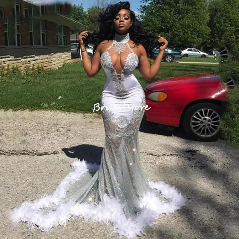 Luksusowe Afryki Czarne Dziewczyny Suknia Wieczorowa z Piórko Halter Neck Syrenka Koronki Prom Dresses Trumpet Plus Size Formalne Suknie Party Eleganckie Aso Ebi Szaty De Soirée