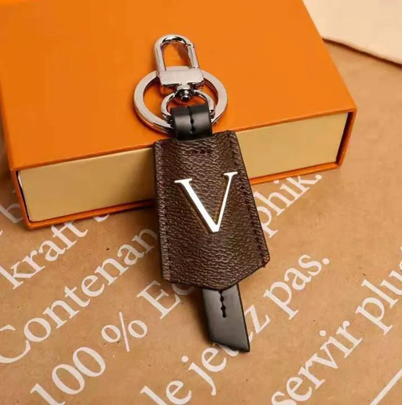 Fashion Car Keychain Key Buckle Letter Design Handgjorda Läder Nyckelringar Män Kvinnor Väska Hängsmycke Tillbehör 8 Alternativ Toppkvalitet