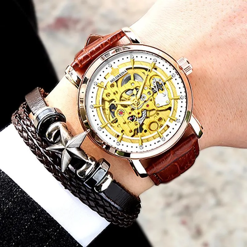Armbandsur Montre Homme Mgorkina 2022 Luxury Fashion Watch Mens Watches Gold Bezel Skeleton Design Automatisk mekanisk läderhändelse