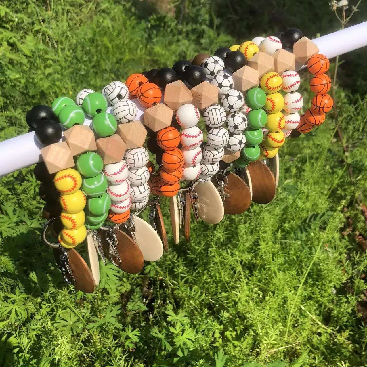 Wood Bead Bracelets Party Favor Football Softball Keychain with Wood Chip Wristband Pendant Fashion Wristlet Bangles Holder Wrist Ring Jewelry B8186