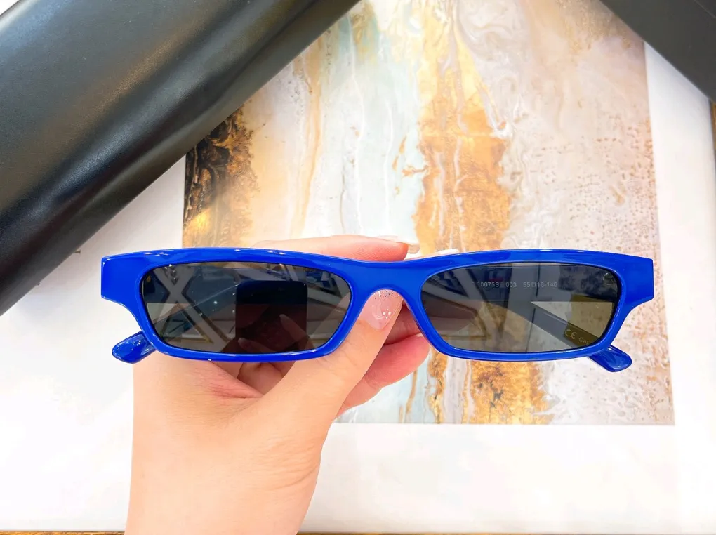 Küçük 0075 dikdörtgen güneş gözlüğü parlak mavi gri unisex moda güneş gölgeleri sünnetler gafas de sol uv400 koruma gözlük kutusu