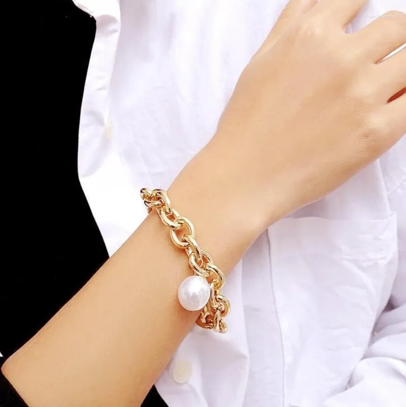Chaîne à maillons 2022 Baroque Irrégulière Imitation Vintage Perle Bracelet En Métal Or Gland Charme Bracelets Pour Femme Bijoux De Fête Accessoire