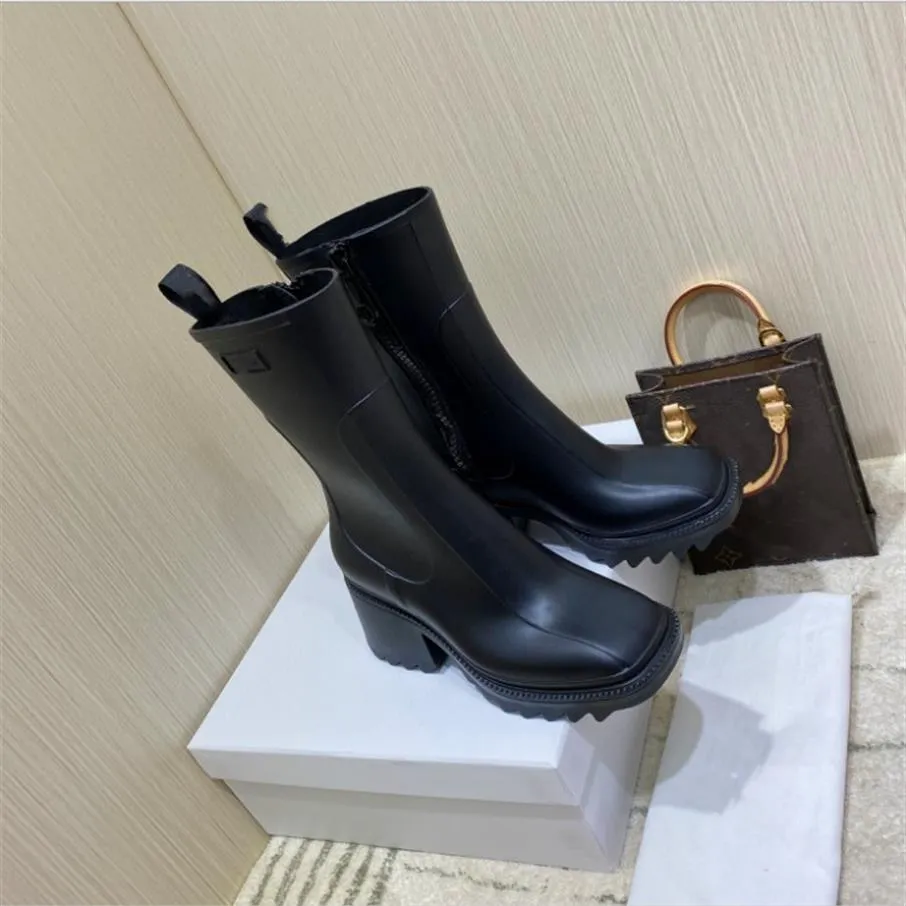 2021 Kadınlar Betty Boots PVC Kauçuk Beed Platform Diz yüksek Yağmur Botu Siyah Su Geçirmez Welly Ayakkabı Açık Yağmur Ayakkabıları Yüksek He279i