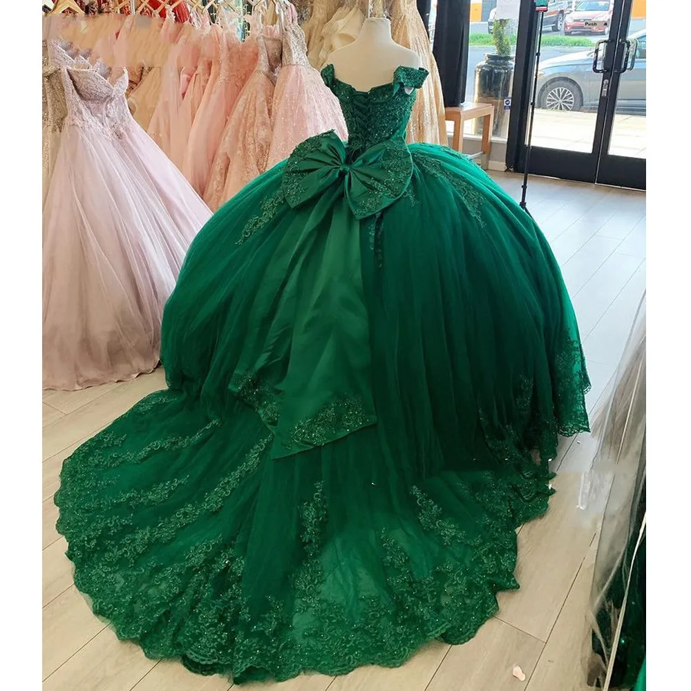 Robe De Bal Vert Émeraude Robes De Quinceanera Appliques Perles Hors Épaule Tulle Sweet 16 Robe Robe De 15 Anos À Lacets Arc Retour Princesse Prom Party Pageant Robes