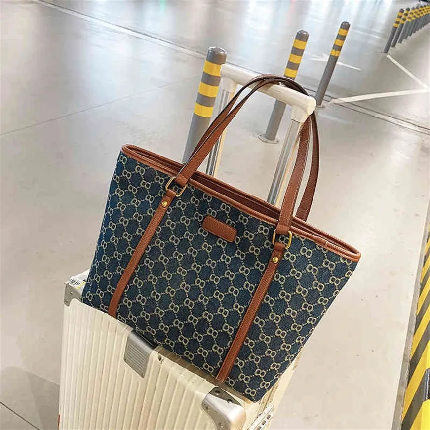 Handväska på mångsidig stor kapacitet nylon singel axel kvinnor väskor fabriksbutik online