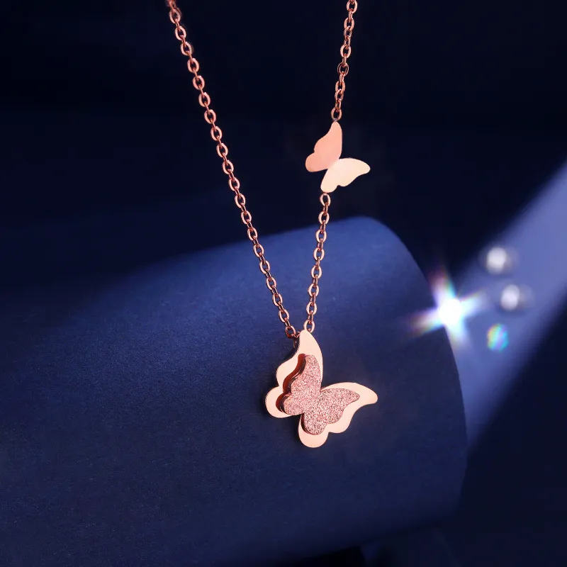 Rostfritt stål Länkkedjhalsband för kvinnor Frosted Double Farterfly Pendant Charms Halsband Söt Fashion Rose Gold Silver Designer Titanium Clavicle Jewelry