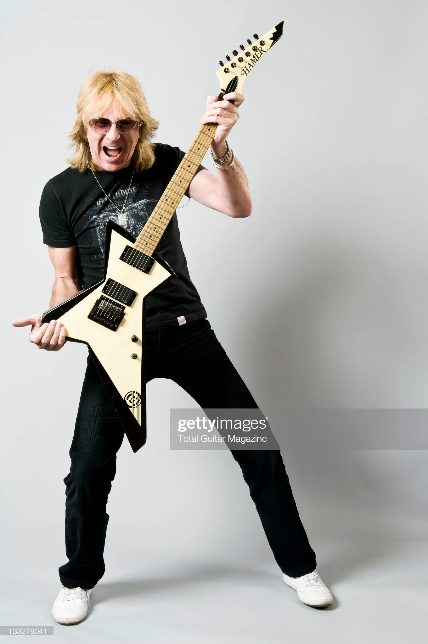 Hamer GT Electric Guitar White Cream Explorer Mahogany Body Black Hardware Original Khaler Tremolo Bridge 6 Strings Right Handed From Jugg guitar 216.89 DHgate.Com