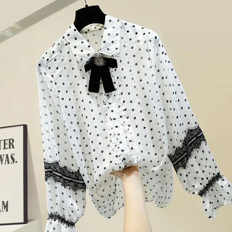 Kvinnors blusar skjortor polka dot blus kvinnor söt båge frilled fog spetsklocka ärm transparent tunn chiffongskjorta damer toppar blusa m m