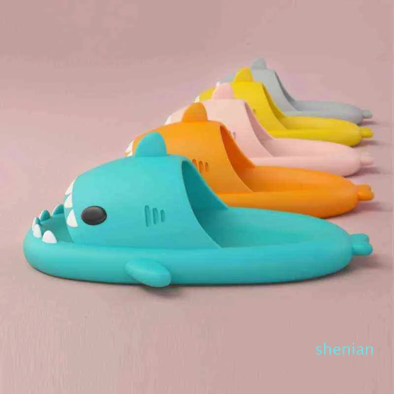 2022-Summer Lovely Shark Shape 여성 슬리퍼 만화 커플 슬라이드 비치 샌들 비 슬립 소프트 에바 하우스 목욕 소녀 슬리퍼