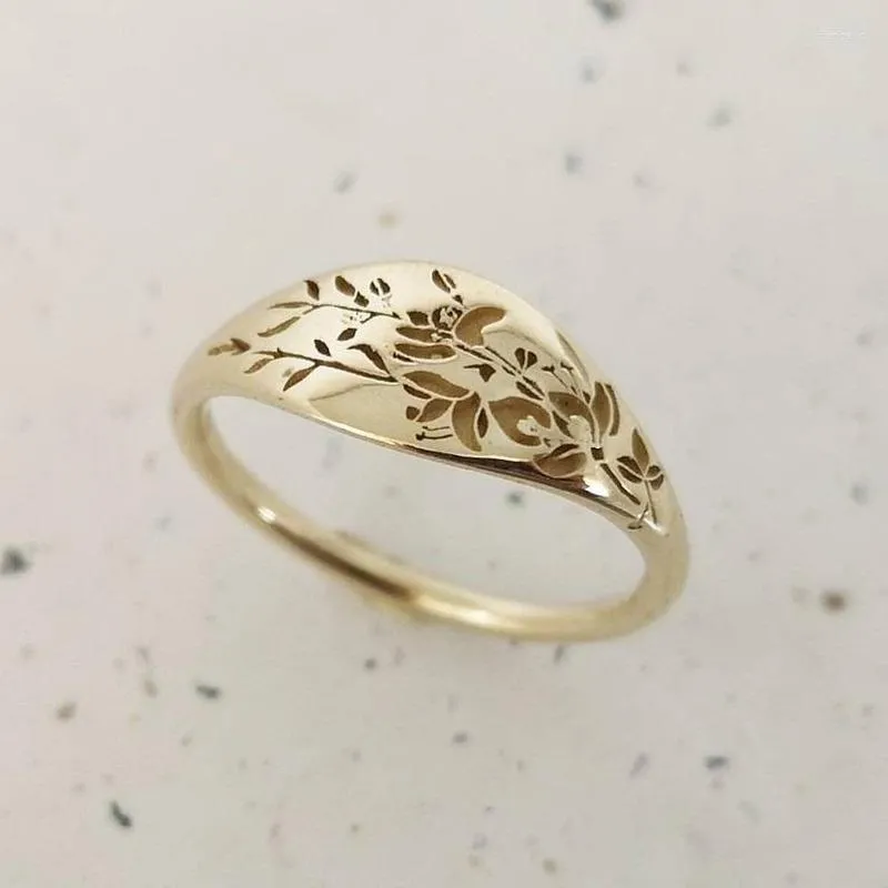 Bröllopsringar Elegant kvinna Fashion Gold Color Hand Carved Flower Ring Vacker Princess Bride Engagement for Women Jewelry Rita22