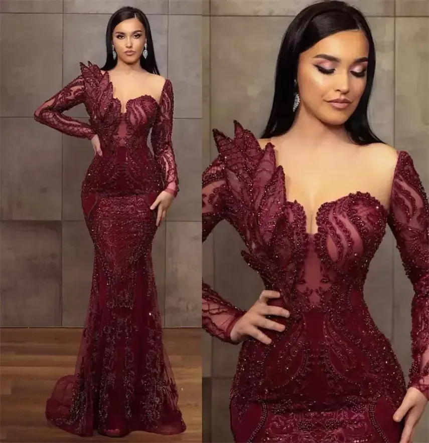 2023 Wspaniałe burgundowe sukienki z koralikami syrena Sheer szyi sukienka na bal