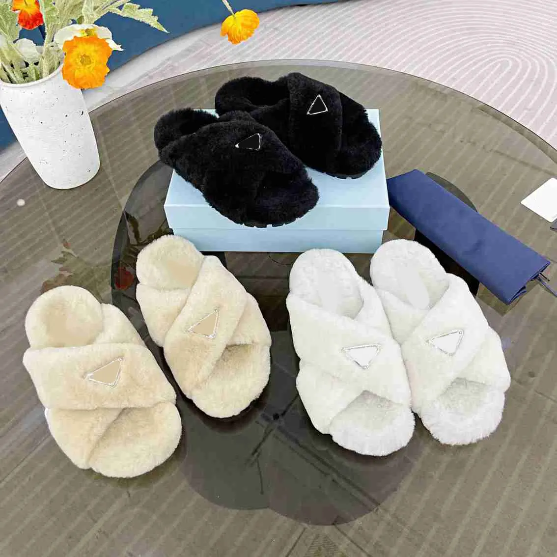 Klassieke luxe ontwerper harige slippers dames slippers winter zachte vacht warme pluizige kruis zwart witte initialen fleece riem doos maat 35-41