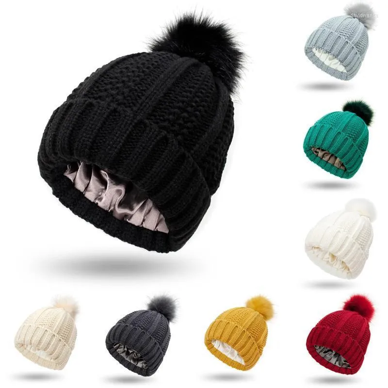 Bonnet/tête de mort casquettes 2022 femmes chapeaux d'hiver couleur unie tricoté pompon Skullies pour femmes filles vêtements d'extérieur chaud bonnets multicolore Casquette Dav