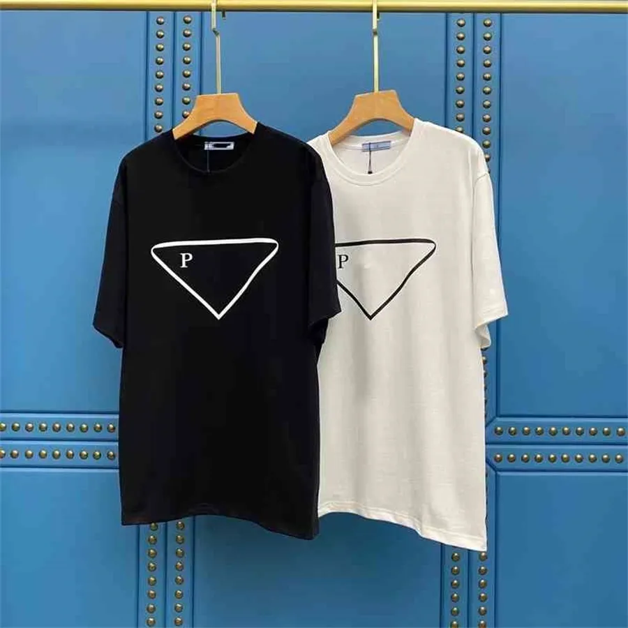 Lente en zomer Nieuwe PR Triangle Line Printing OS Casual Losse eenvoudige ronde nek Korte mouw paar T-shirt 55% korting op de winkelverkoop