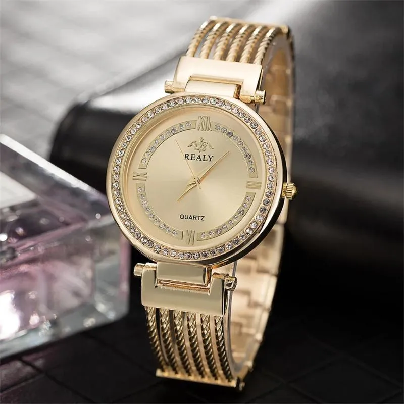 ساعة Wristwatches Women Fashion Gold Watches Simple Diamond Dial Ladies Quartz Quartz Alloy Discal Servent Sbracelet Woman Woman