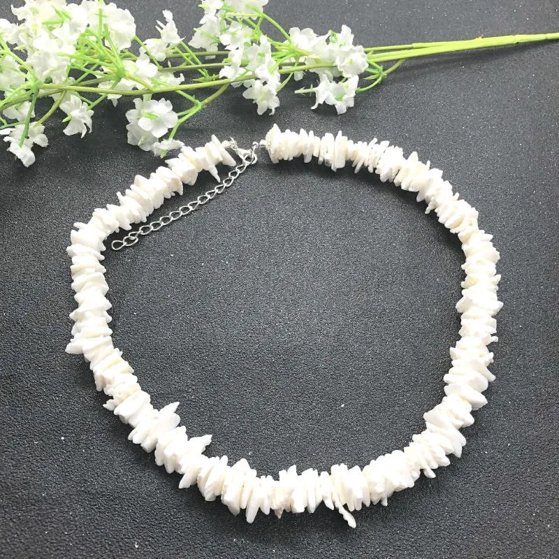 مختنقات بيكا أبيض قطعة قذيفة طبيعية رقائق غير منتظمة صدف قلادة قلادة قلادة أنثى أزياء الصيف المجوهرات المجوهرات للنساء