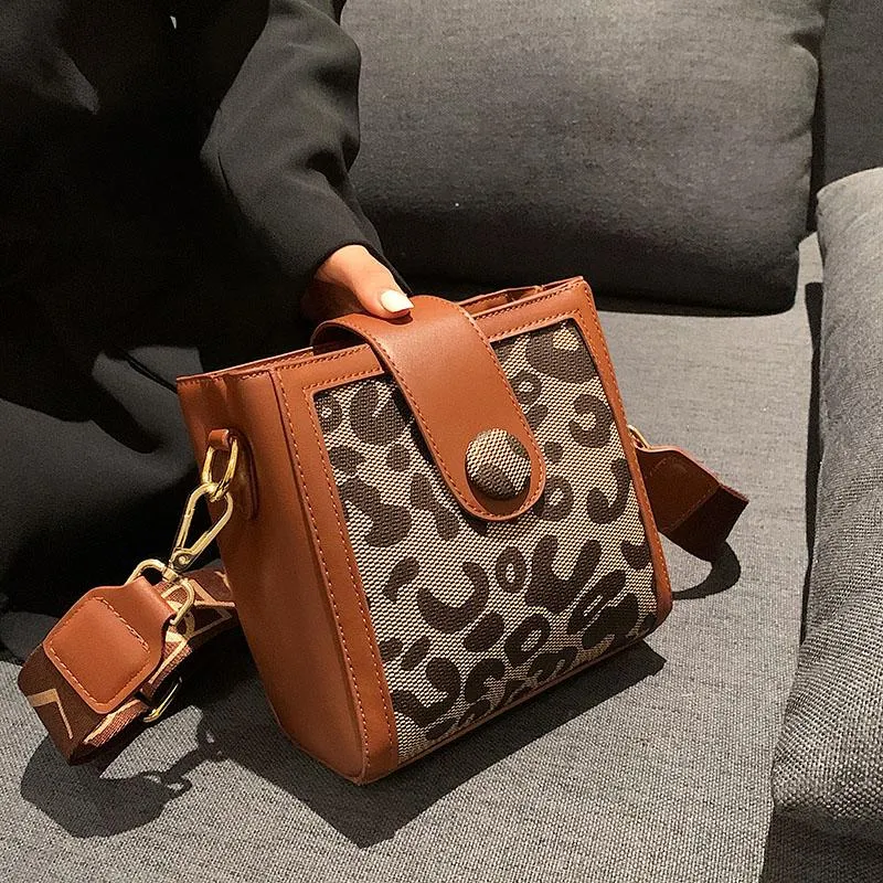 Kadınlar İçin Akşam Çantaları 2022 STEY STYRE BACK Kore Versiyonu Doku Leopard Messenger Moda All-Match Omuz Çantası