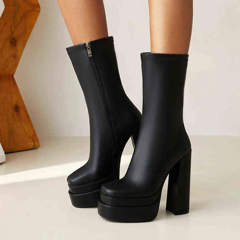 Сапоги подиума с патентной кожаной квадратной головкой короткие ботинки 2022 Новые толстые каблуки мода женские ботинки