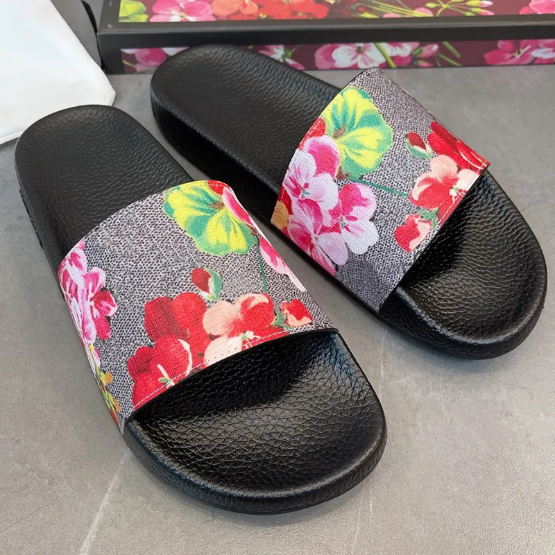 Populära Herr Dam Lyx Designer Tofflor Sandaler Tiger Snake Print Bred Platt Par Strand Pool Hem Utomhus Sandaler och tofflor Flip Flops Storlek 35-46