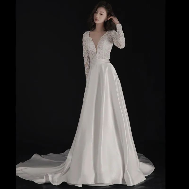 Robe de mariée 2022 Nouveau tempérament de fuite blanc à manches longues en satin français minceur simple localisation de tournage de voyage blanc