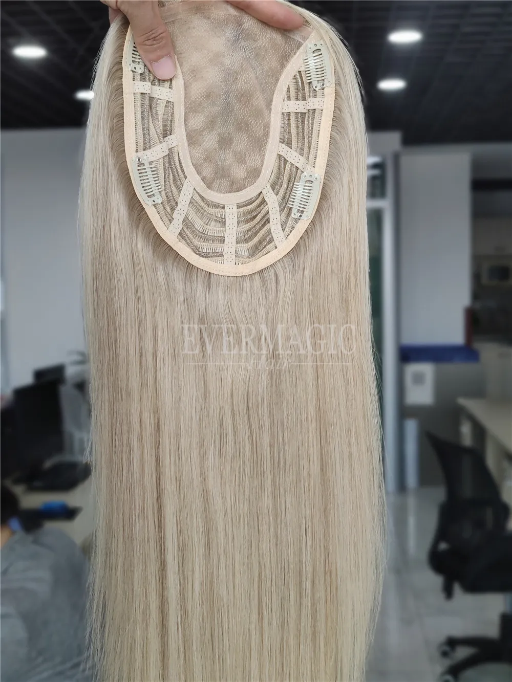 Ny kommande lager markerar Ash Blonde Virgin Human Hair Toppers Mono med öppen inslagsbas för tunnare kvinnor