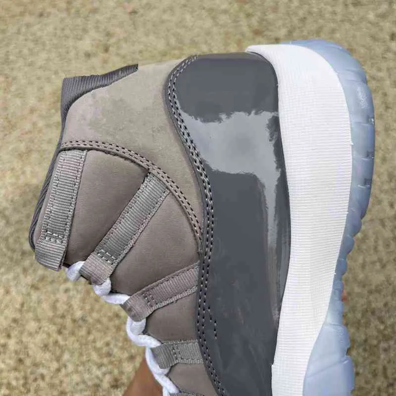 2022 Jumpman 11 Cool Grey Medium White Men Outdoor Shoes Patent Leather Real Carbon Fiber Sports Sneakers With Box CT8012-005