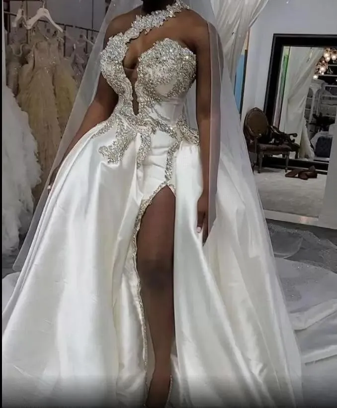 Abiti da sposa africani nigeriani taglie forti Abiti da sposa di lusso arabi Aso Ebi con gonna gonfia e spacco alto, una spalla