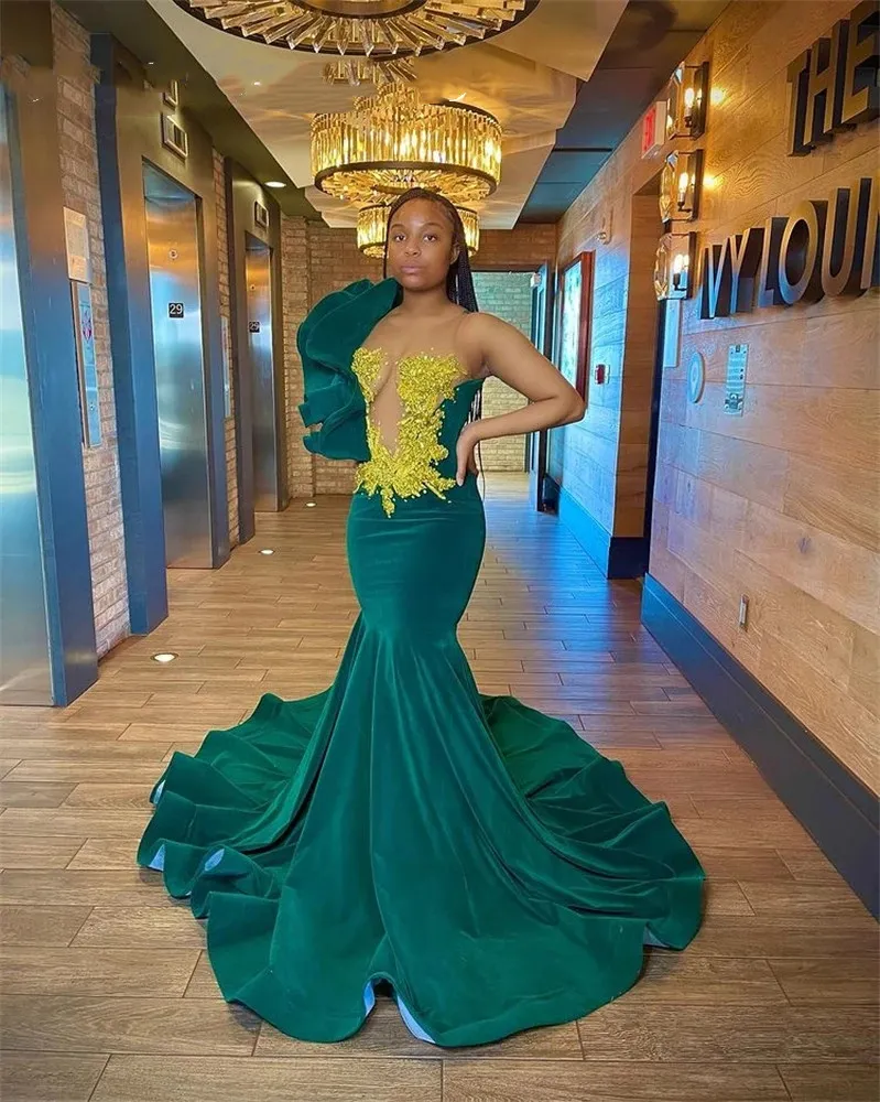 Aso ebi Emerald Green Veet O Dress Long Prom Dresses for Black Girls Devilits Develders Ruffles حفلة عيد ميلاد رداء حورية البحر