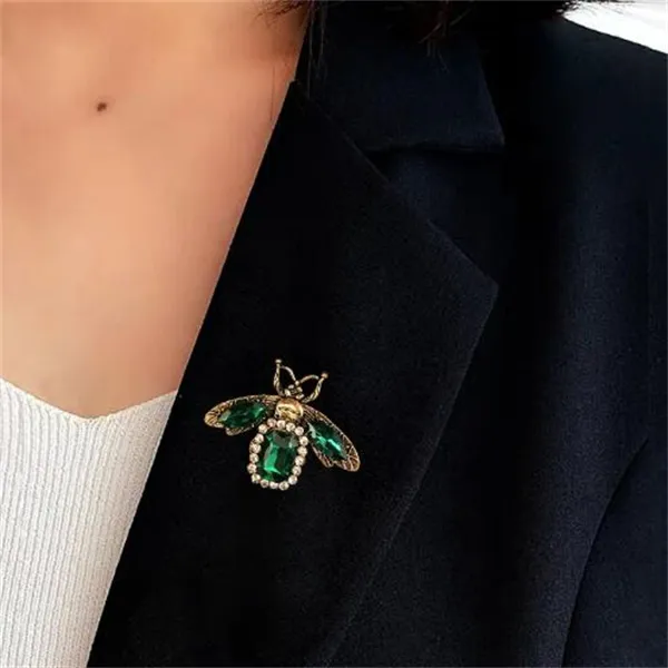 Vintage Crystal Bee Brooch Insect Collar Pin Bees Brooches For Women Clothes Scarf Clip Rhinestone Brooch Jewelry Gift GC1127