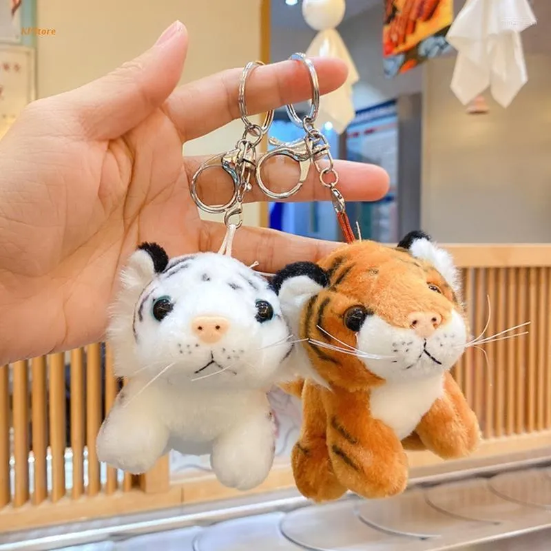Nyckelringar Plush Tiger Shape Keychain Dolls fyllda Animal Keyring Pendant Bag Hanging Charm för barn Kvinnor Purse ryggsäck Handväska Miri22