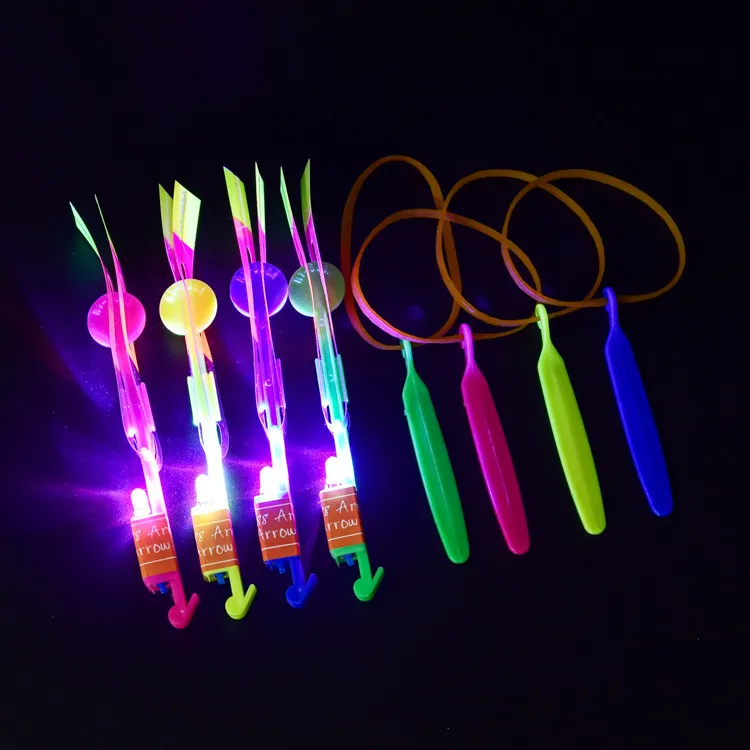 4 pièces incroyable lumière jouet flèche fusée hélicoptère volant jouet  lumière LED jouets fête amusant cadeau élastique catapulte
