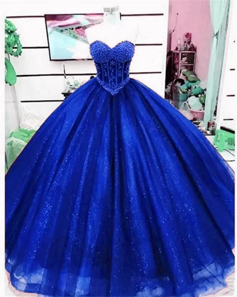 Glitter Royal Blue Quinceanera Klänningar Pärlor Beaded Sweetheart Prom Ball Gowns Vestidos de 15 Anos Mode Lång Tulle Födelsedag Princess Party Gowns Sweet 16 Dress