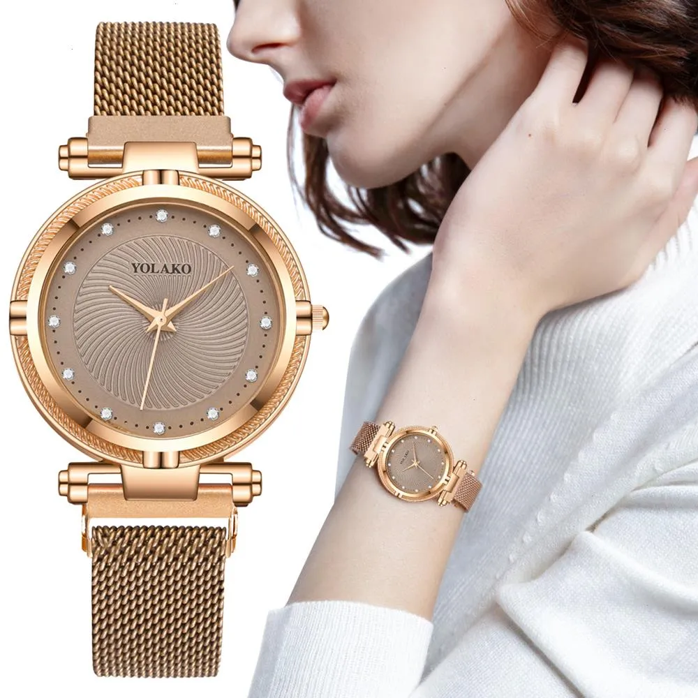 豪華なクリエイティブダイヤモンドダイヤル女性時計ファッションローズゴールドマグネットバックルレディースクォーツリストウォッチシンプルな女性の時計ギフト