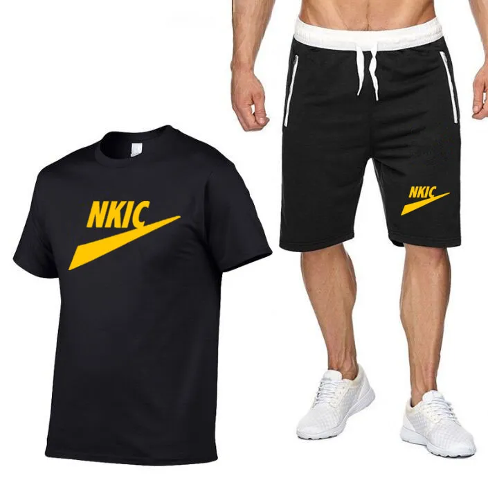 Summer Two Piece Set Män Tryckt Mens Brand Logo Tracksuit T-shirt Shorts Suit Set 2022 Round Neck Breatble Wear Slites S-2XL