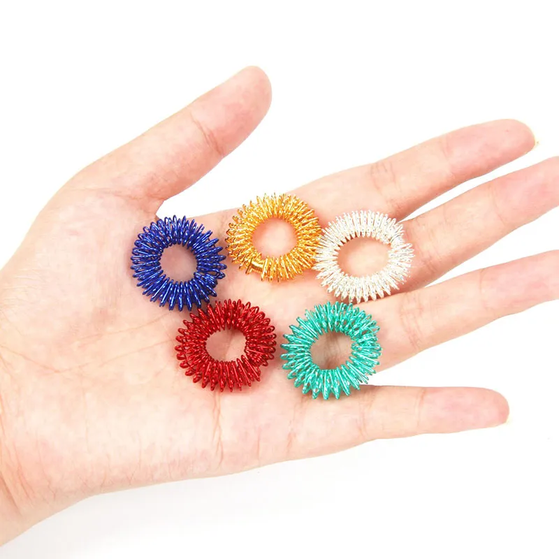 Spring Finger Massager Mini Fidget Toys Finger Massage Ring Autisme heeft stressverlichter anti-stress geschenken nodig