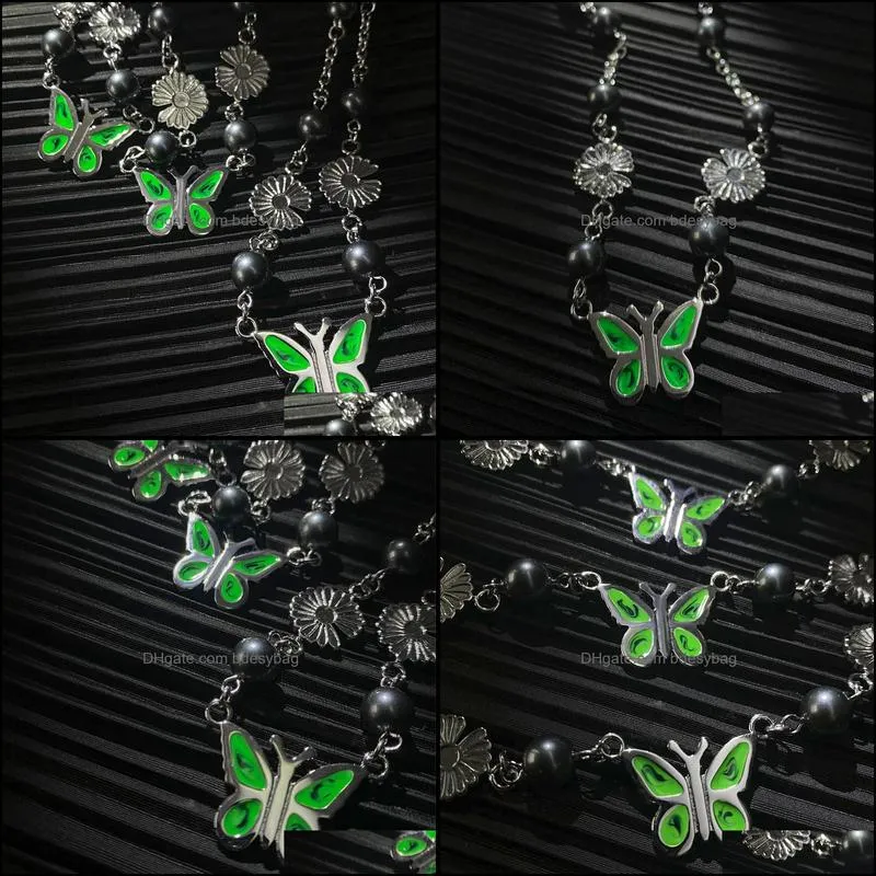 2020 New Daisy Green Butterfly Black Pearl Necklace Niche Design Short Sweater Chain Clavicle Chain Men and Women Ins Trend