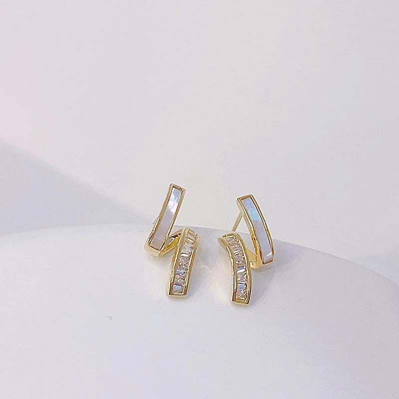 Stud Korea Design Fashion Jewelry Tension Copper Inlaid Zircon Shell Twisted Earring Elegant Urban Women's Daily Work AccessoriesStud
