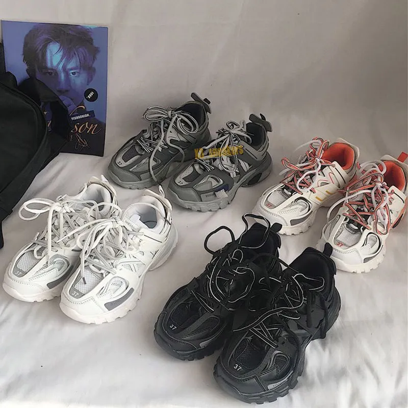 Män och kvinna Common Mesh Nylon Track Sports Running Sports Shoes 3 Generationer av återvinning Sole Field Sneakers Designer Casual Slide Size 36-45 x84