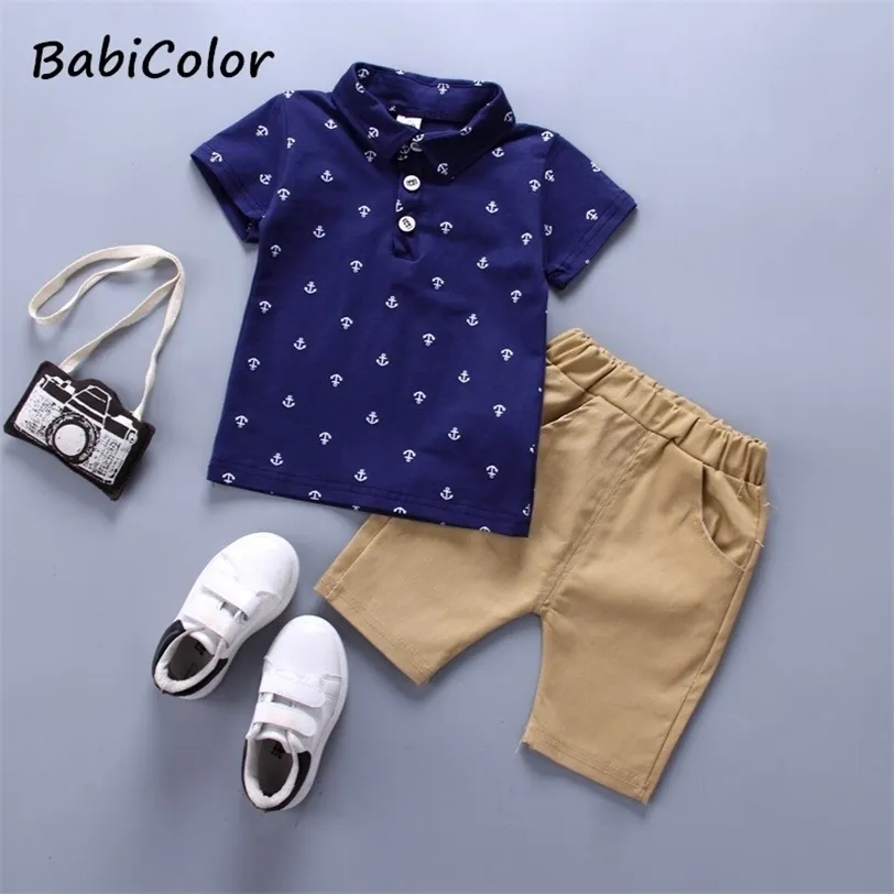 Roupas de meninos conjuntos de verão bebê nascido roupa terno camisa de casamento estilo cavalheiro + calças 2 pcs para conjunto 220326
