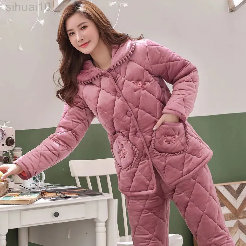 Pyjamas Women Winter Warm Fit Coral Fleece Three-Layer Padded Middle Aged Mothers Thicked Flanell Warm Jacket Home Service L220803